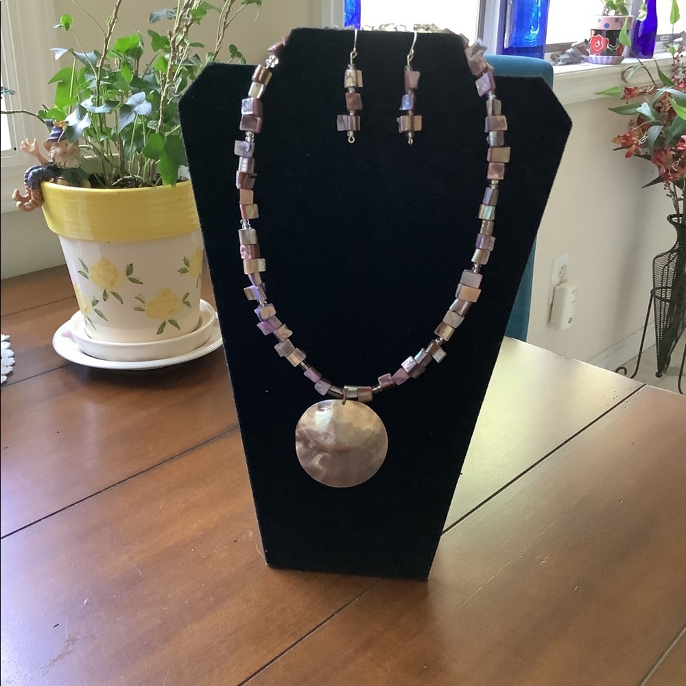 Hand Crafted Mother of Pearl Shell Necklace Set